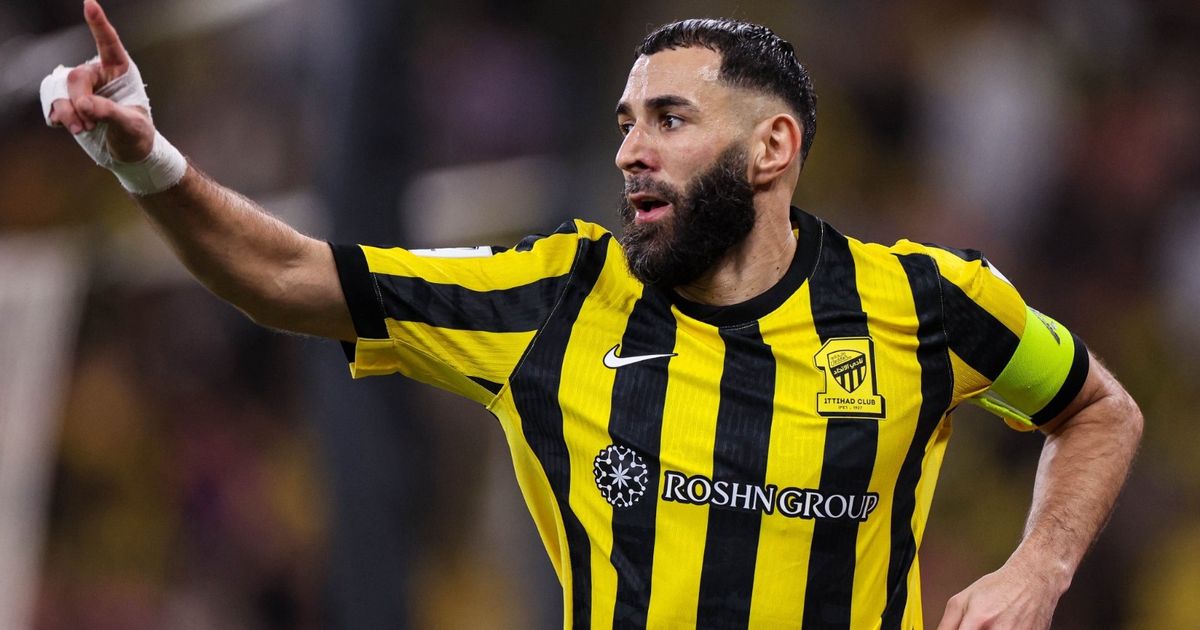 هل يضع برشلونة كريم بنزيما ضمن خياراته لخلافة ليفاندوفسكي؟