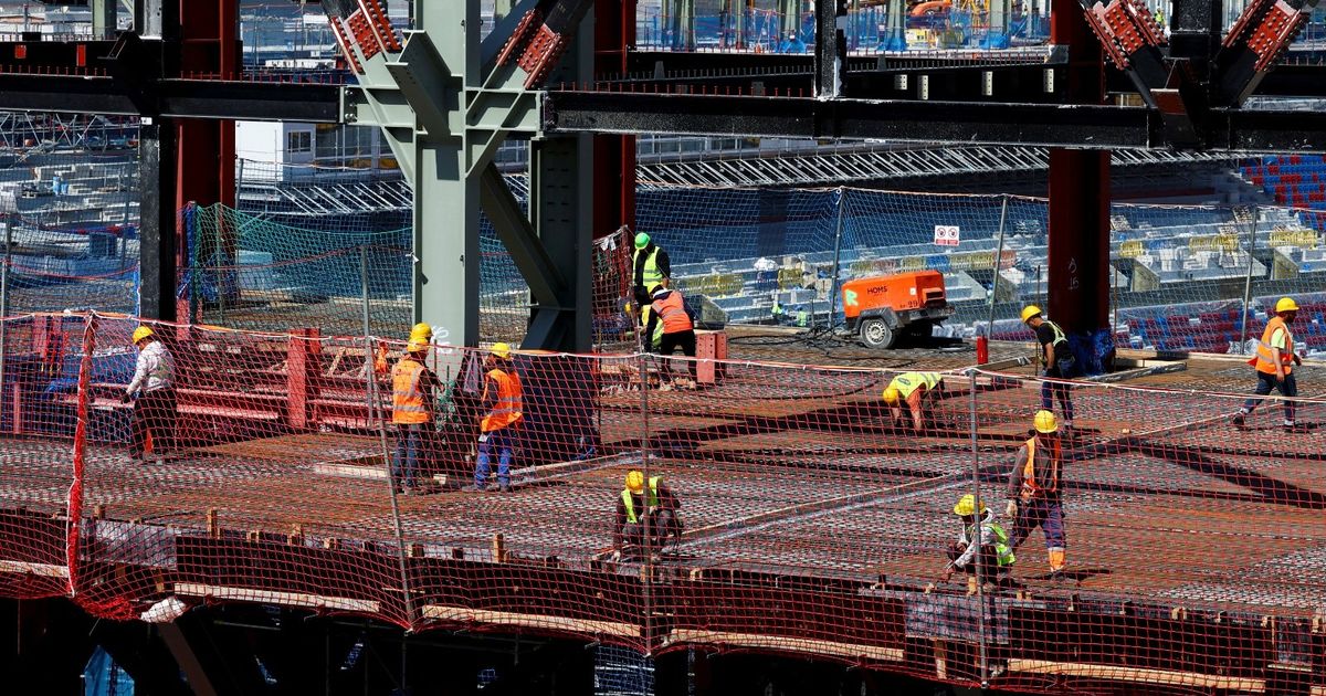 أزمة جديدة برشلونة لجأ إلى عمال دون تصاريح لتجديد “كامب نو”