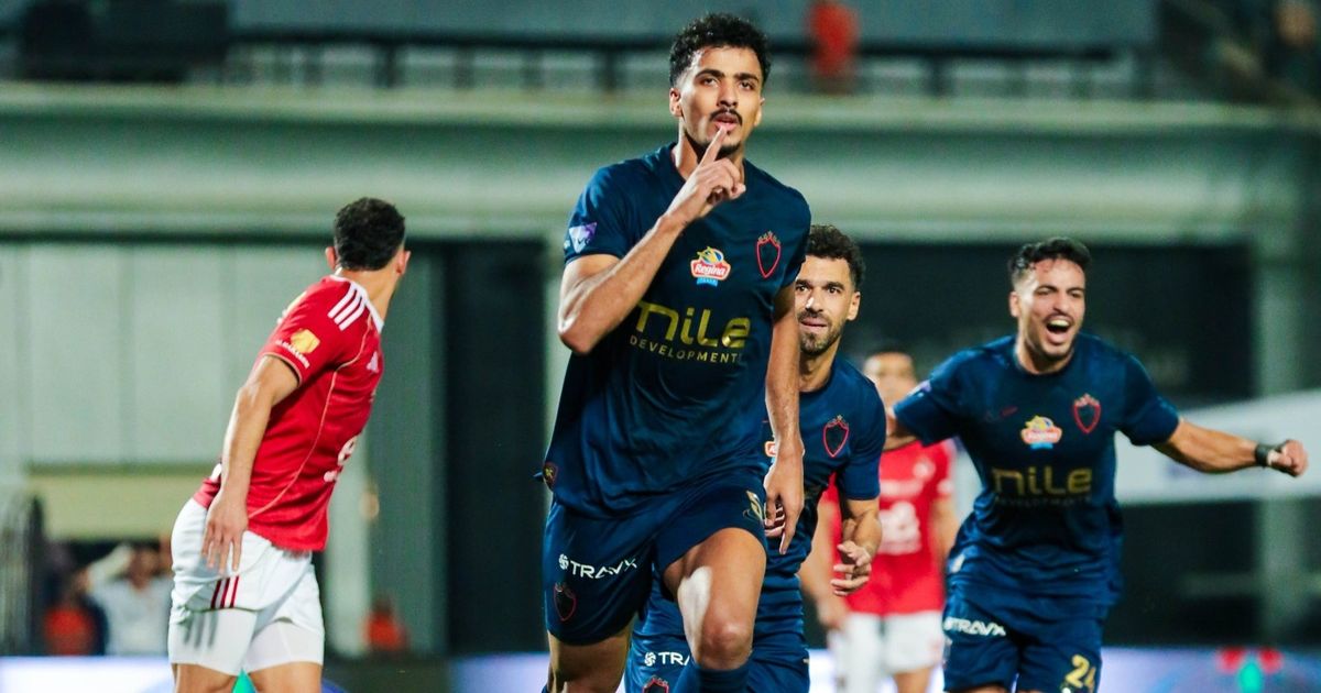 الأهلي بالأحمر والزمالك يتخلص من جدل “نحس” القميص في السوبر
