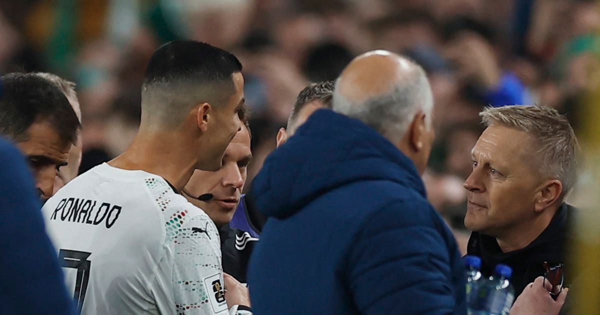 لماذا “هنّأ” رونالدو مدرب إيرلندا خلال مواجهتها البرتغال؟