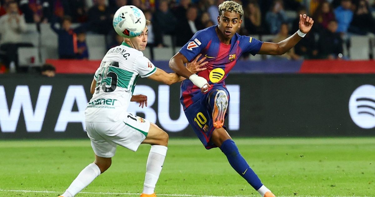 فليك: لامين يامال يلعب مع برشلونة رغم الشعور بالألم أحياناً