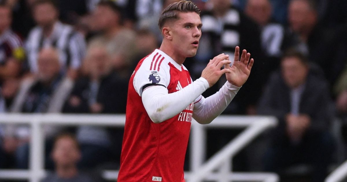 نجم أرسنال السابق ينصح غيوكيريس “البدين” بإنقاص وزنه