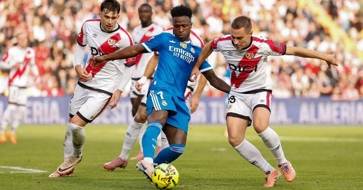 عتاب زميل وحرب كلامية جديدة.. فينيسيوس يثير جدلاً جديداً