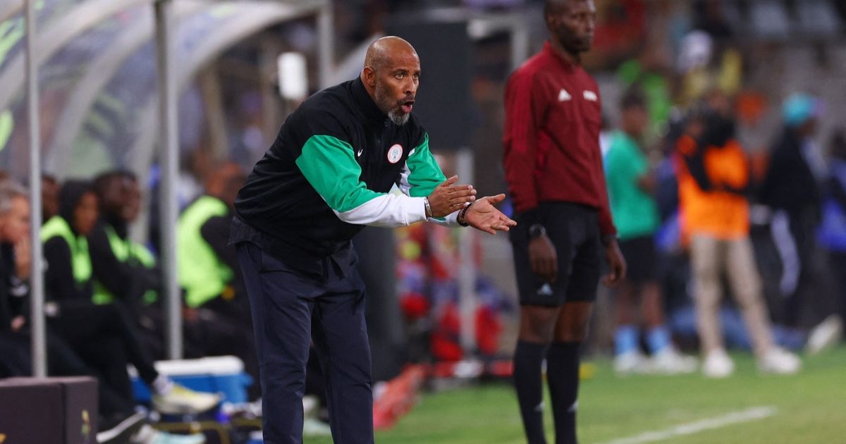 مدرب نيجيريا يتهم الكونغو الديمقراطية بـ”السحر والشعوذة”