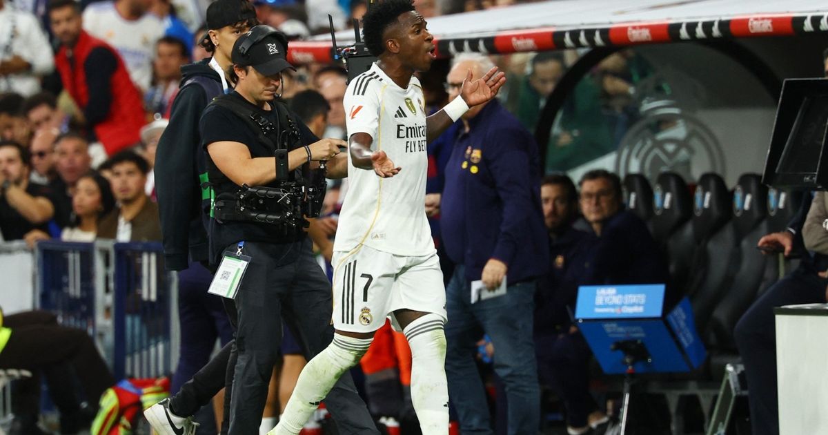 شاهد.. فينيسيوس يُحرج تشابي ألونسو في مران ريال مدريد