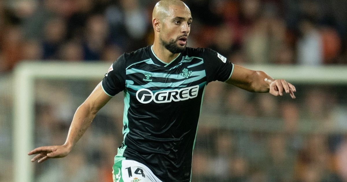 سفيان أمرابط يتعرض لإصابة غريبة في مباراة بيتيس وأوتريخت