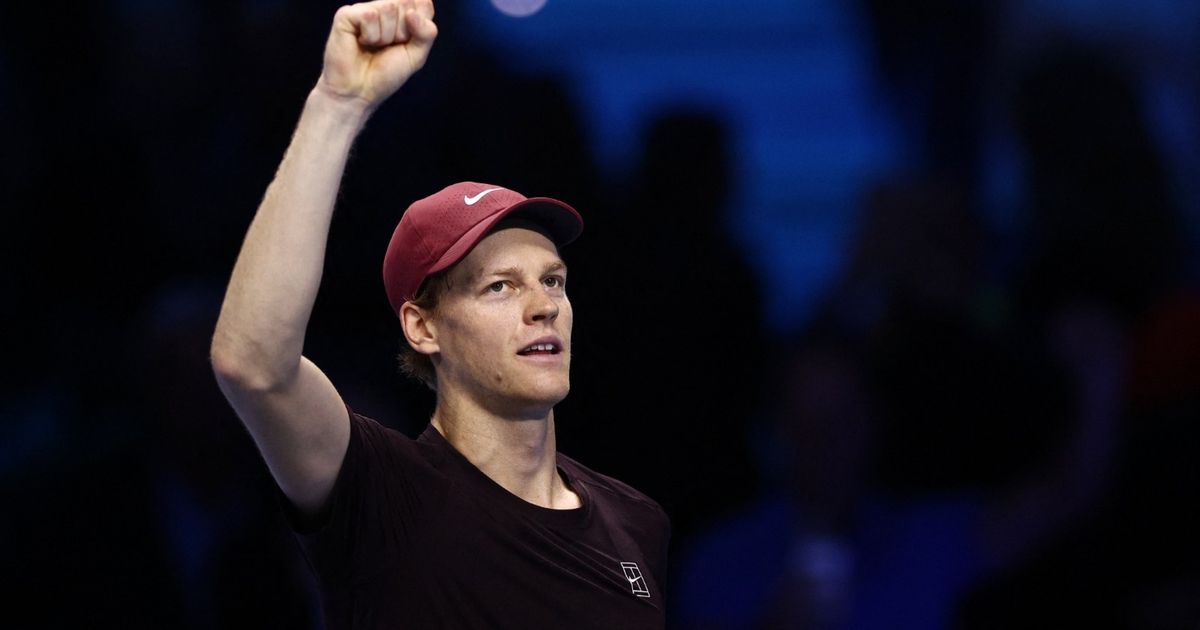 سينر يعزز مسيرته الخالية من الهزائم في البطولة الختامية