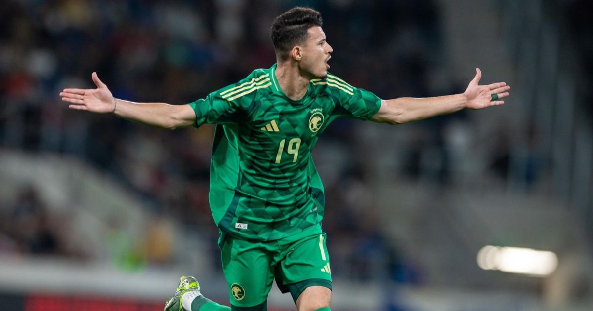 رينارد يستبعد عبد الله الحمدان من مباراة السعودية ضد الجزائر