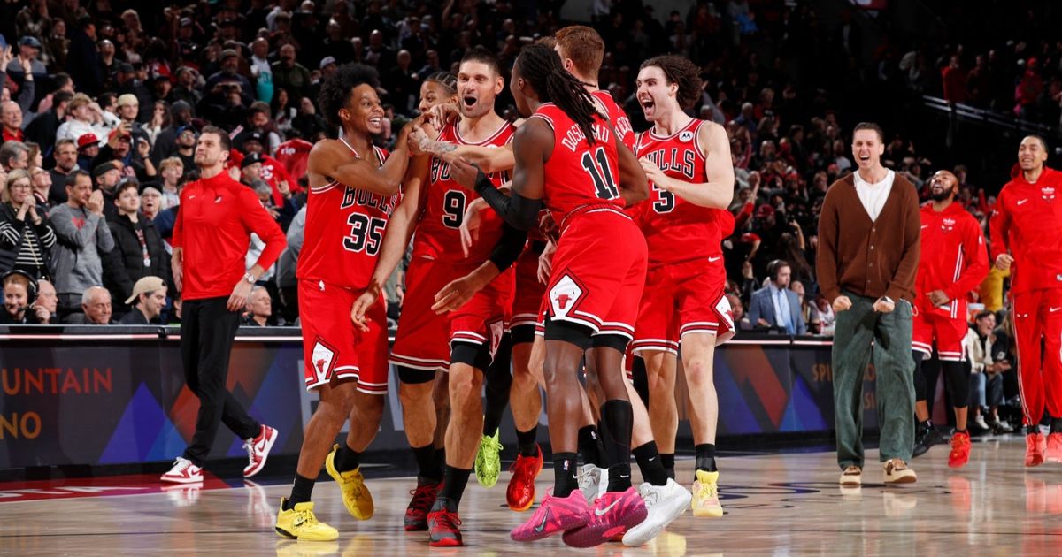 NBA ثلاثية قاتلة لنيكولا فوسيفيتش تمنح بولز الفوز على بليزرز