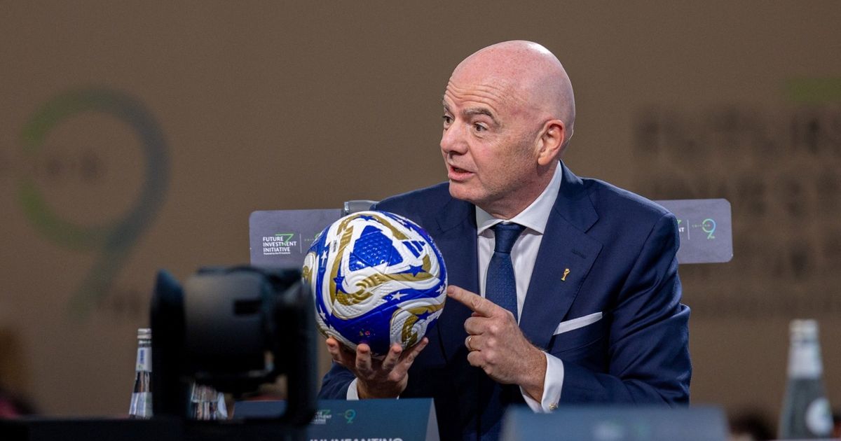 فيفا يعلن رصد 30 ألف رسالة مسيئة ويستعين بالشرطة