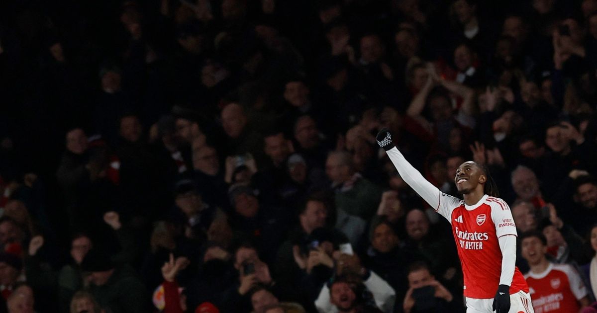 شاهد.. دعابة “من هو إيزي؟” انقلبت على رأس مدرب توتنهام