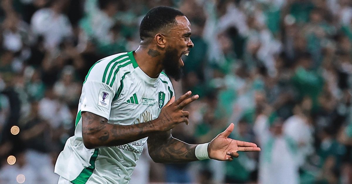 الأهلي السعودي يرد على شائعات رحيل إيفان توني