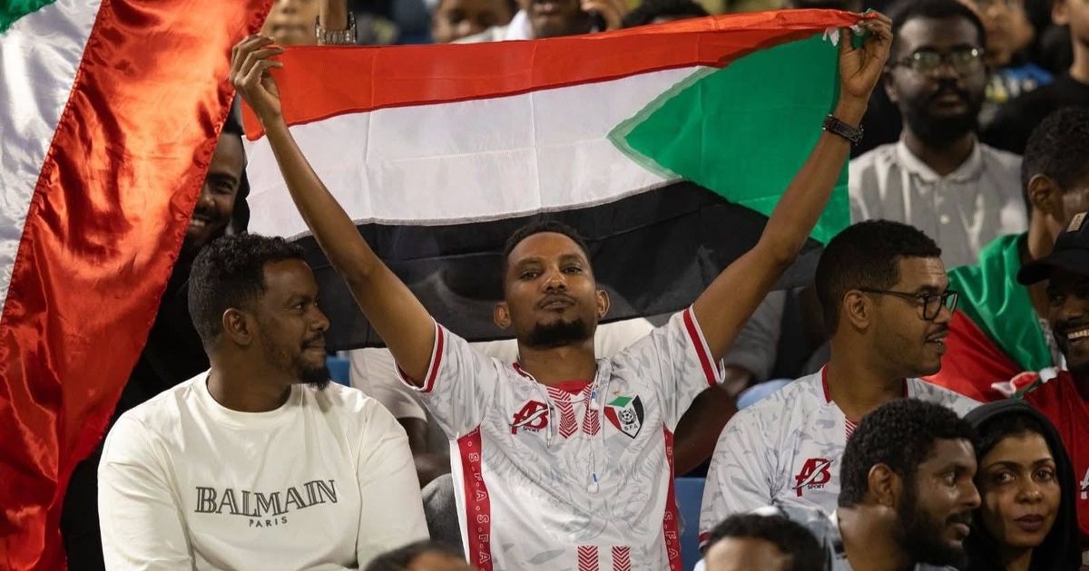 السودان يتحدى النقص العددي أمام لبنان ويتأهل إلى كأس العرب