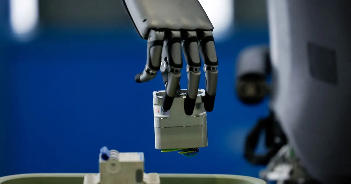 الصين تنظم الحركة على حدودها مع فيتنام بالروبوتات الذكية