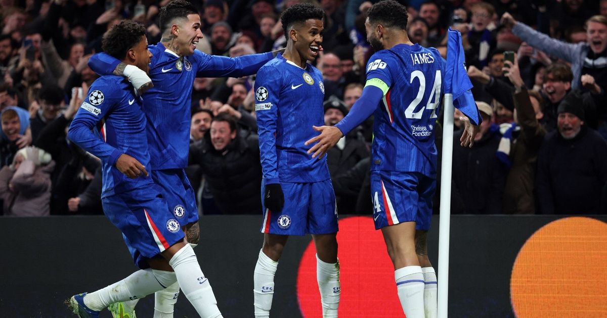 تشيلسي يوجه تحذيراً لأرسنال بسحق برشلونة في دوري الأبطال