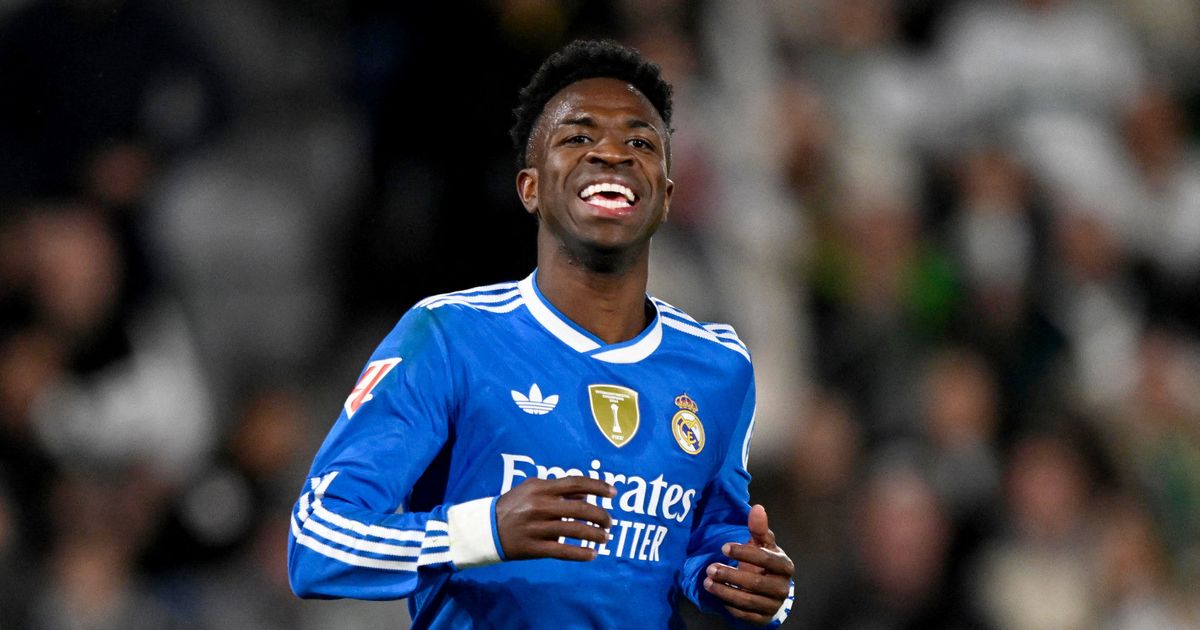 زلزال في ريال مدريد: فينيسيوس يربط تجديد عقده بتشابي ألونسو