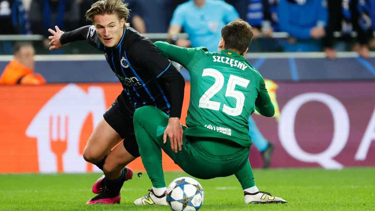 “أرشيفو فار” يحسم الجدل حول هدف كلوب بروغ الملغى ضد برشلونة