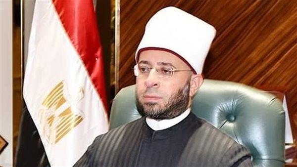 أسامة الأزهرى يعطى نصيحة للمتسابق يوسف عبد العزيز بدولة التلاوة