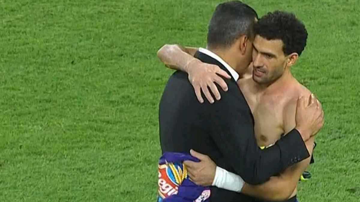 أسطورة الأهلي يفاجئ محمد عواد بعد الإطاحة ببيراميدز (صورة)