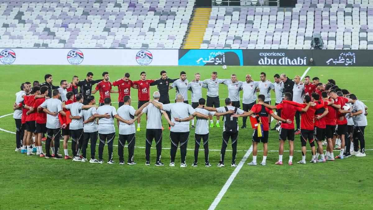 أسماء من العيار الثقيل.. السوبر يهدد مستقبل 5 نجوم في الأهلي المصري