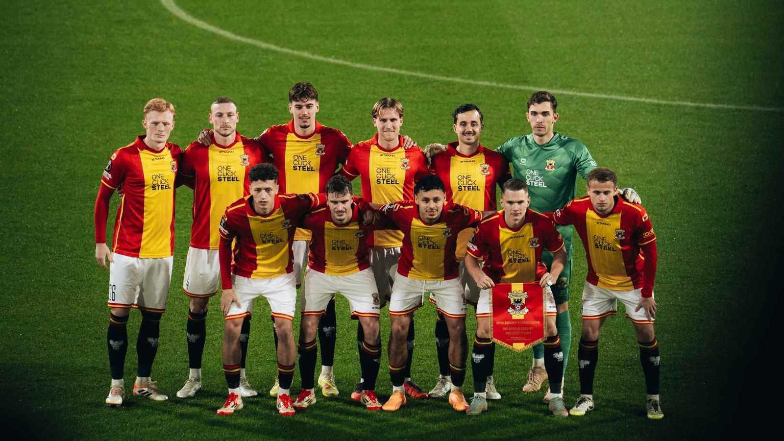 أغرب عقوبة بكرة القدم.. نادٍ هولندي يغرّم نجمه بسبب السخرية من لاعب منافس