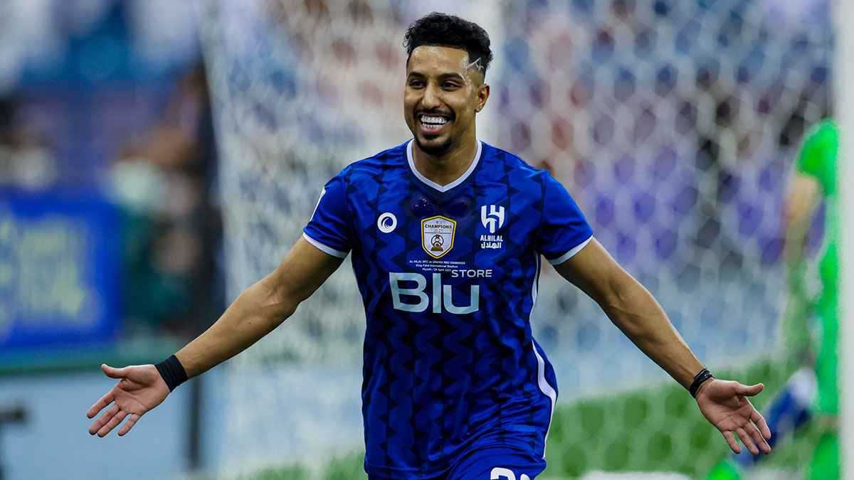 أول تعليق من سالم الدوسري بعد ترشيحه لتشكيلة العام من الفيفا (فيديو)