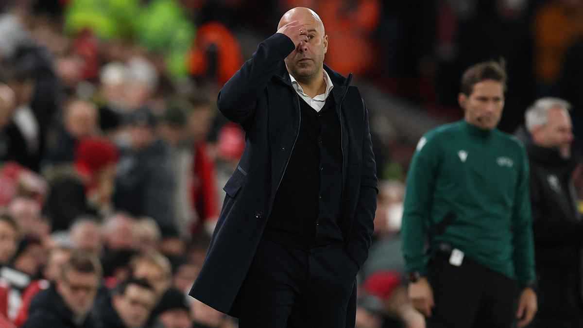 أول رد فعل.. تعليق مفاجئ من سلوت على أنباء إقالته