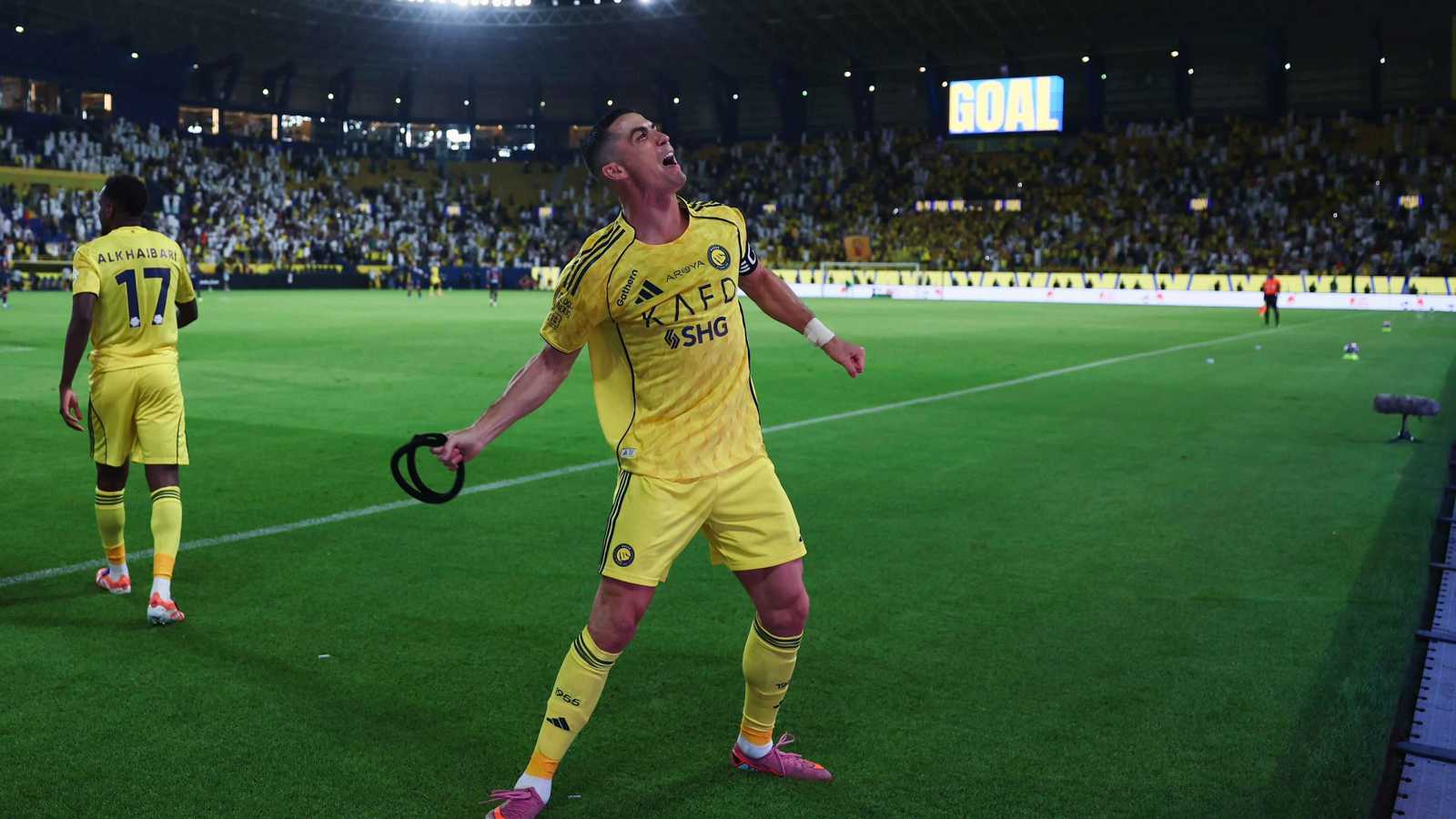 أولهم محرز.. ردود فعل صادمة من لاعبي الأهلي والهلال بعد ضربة جزاء النصر (صور)