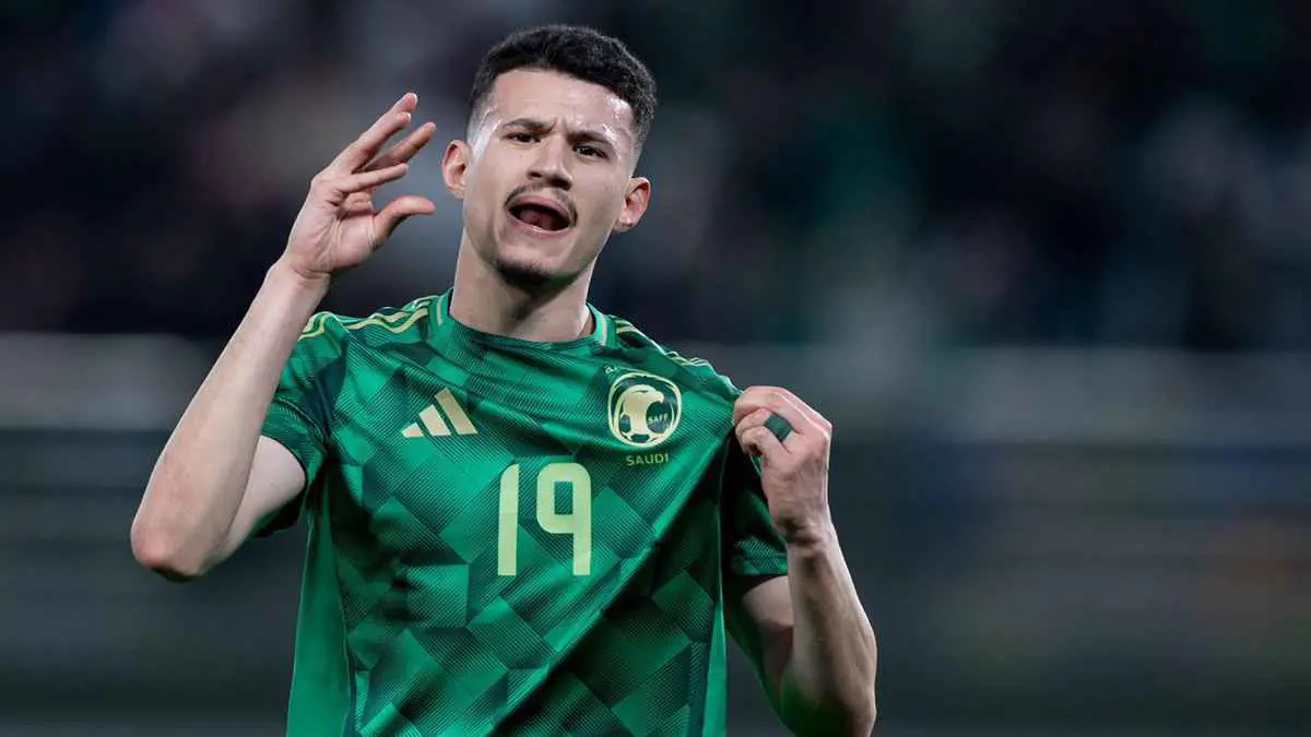 عبد الله الحمدان يحتفل بأهدافه في شباك العراق