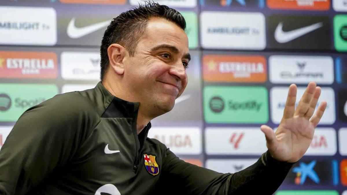 اعترف به.. ما الخطأ الفادح الذي تسبب بـ”طرد” تشافي من برشلونة؟