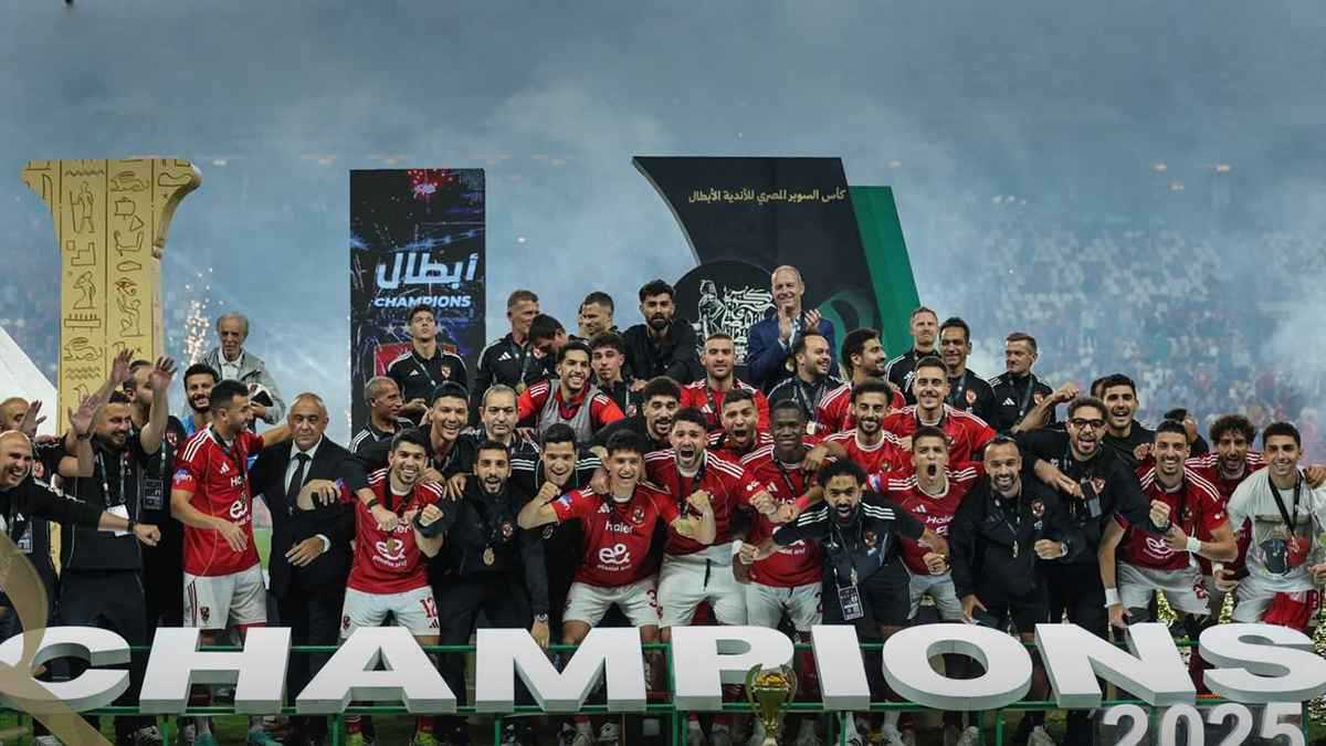الخطيب رفعها.. كم تبلغ مكافأة كل لاعب في الأهلي بعد الفوز على الزمالك؟