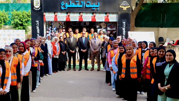 الدكتور عمرو عثمان مدير صندوق مكافحة الإدمان يزور بيت التطوع بجامعة القاهرة