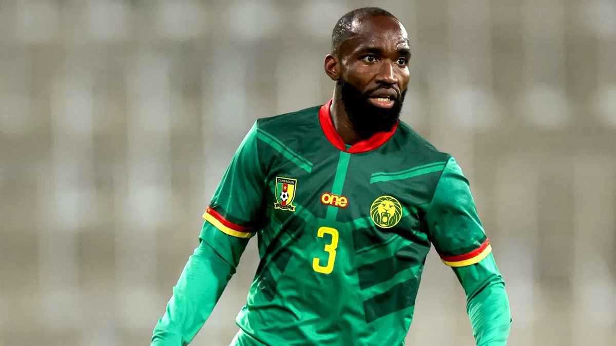 القبض على لاعب كاميروني بعد تورطه في خيانة صديقته الروسية (فيديو)