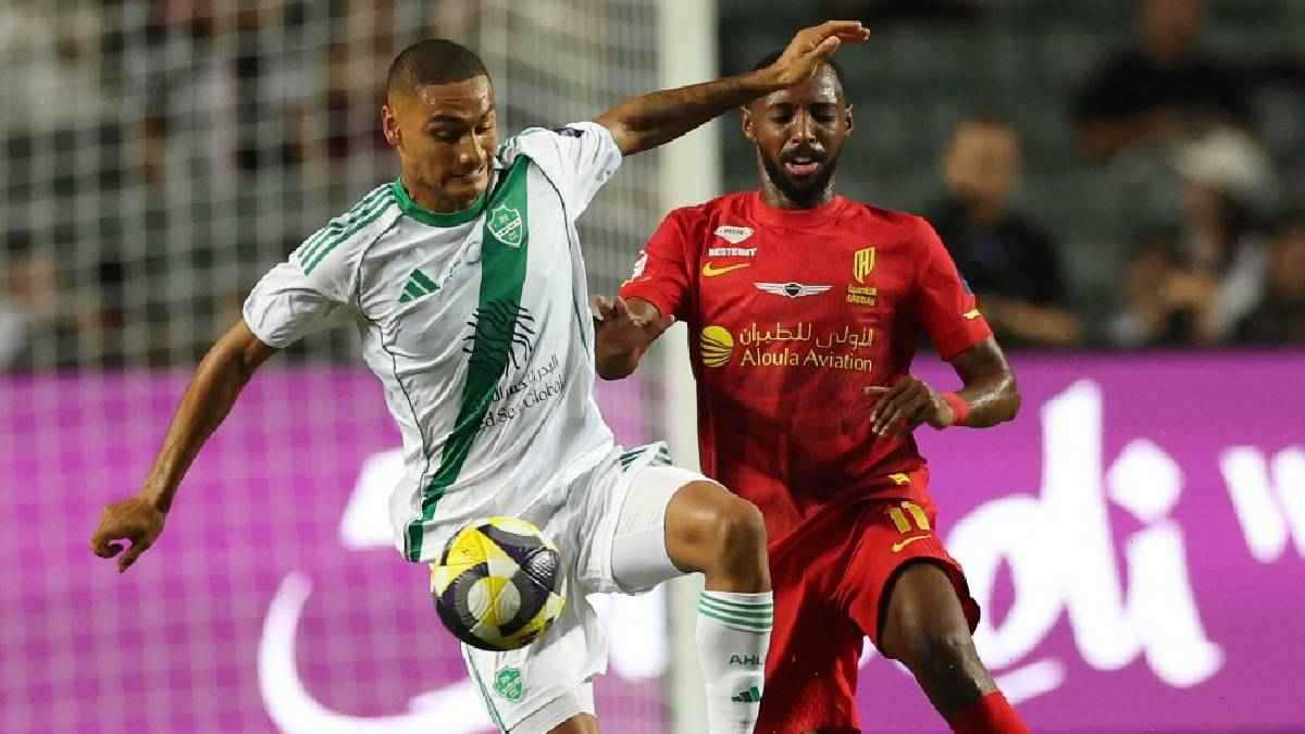 الموعد والقنوات الناقلة لمباراة الأهلي والقادسية بالدوري السعودي