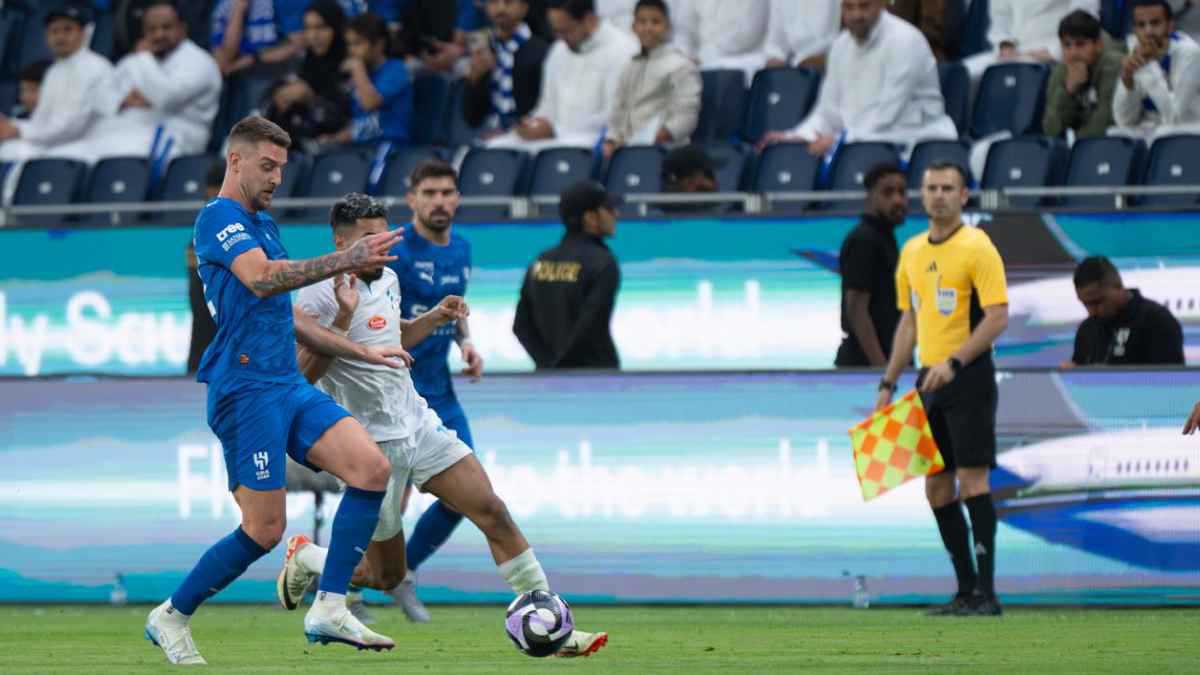 برشلونة والسيتي والهلال السعودي.. مواعيد مباريات اليوم السبت والقنوات الناقلة