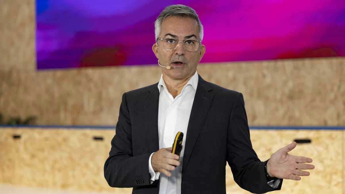 بسبب اعتراف ترامب بأفضلية رونالدو.. فيكتور فونت يسخر من بيرس مورغان