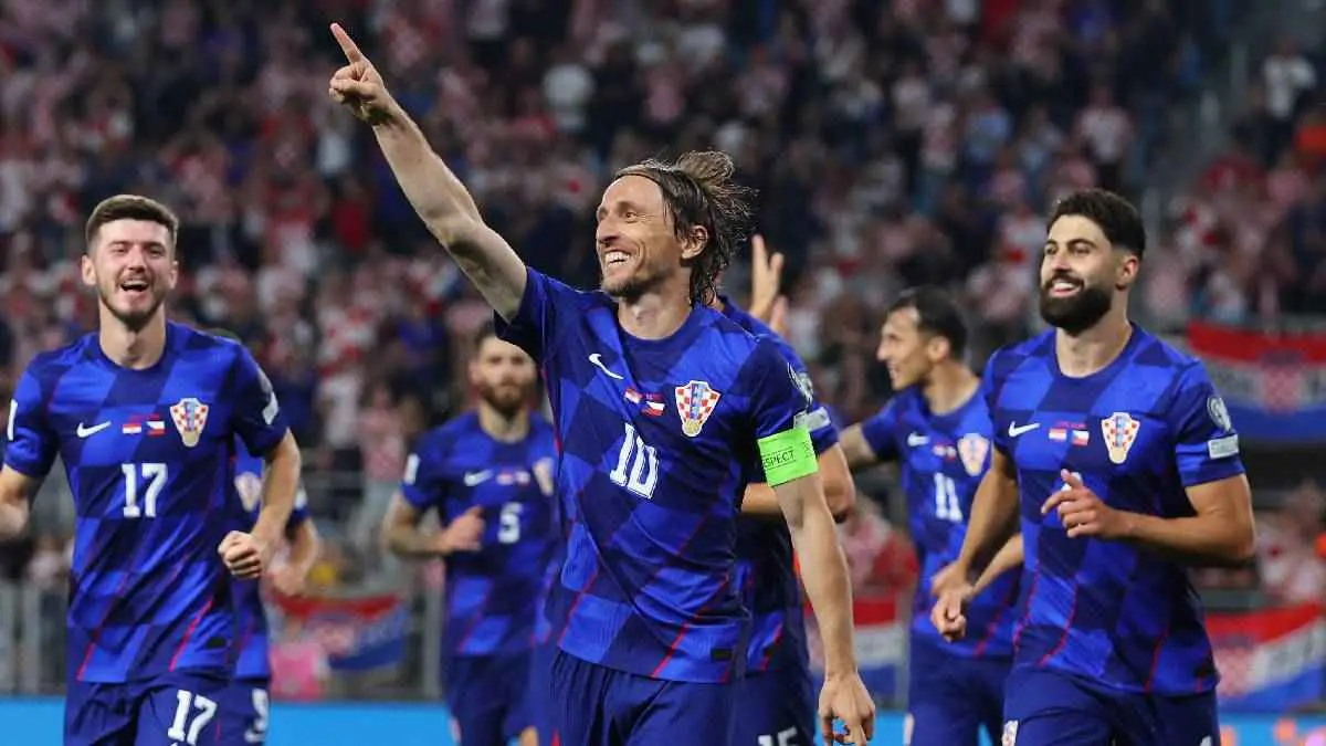 لوكا مودريتش مع لاعبي كرواتيا