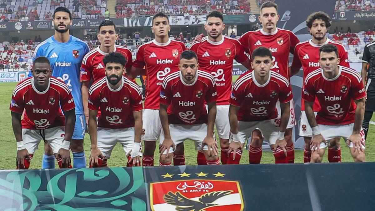 تحدث مع مدير الكرة.. غضب عارم من نجم الأهلي بعد خروجه من حسابات توروب