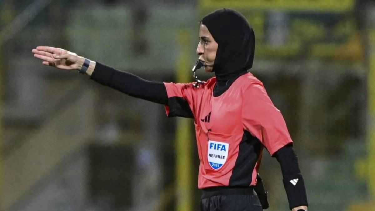 تدير مباراة مصر وكاب فيردي.. من هي الحكمة الإماراتية روضة المنصوري؟