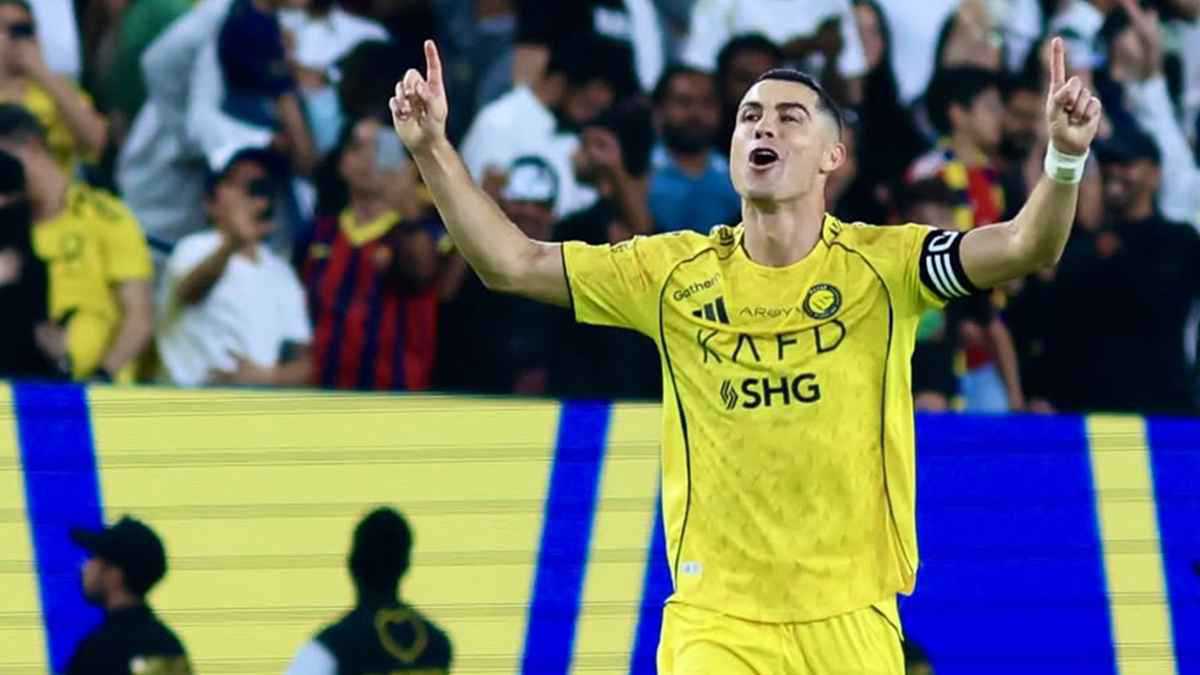 تصرف غريب من كريستيانو رونالدو قبل مباراة النصر ضد نيوم (فيديو)