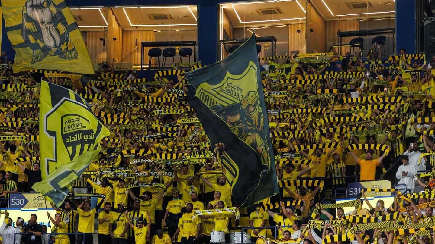 تعهّد وخوف.. تعليق ناري من وليد الفراج حول أزمة تيفو الاتحاد السعودي (فيديو)