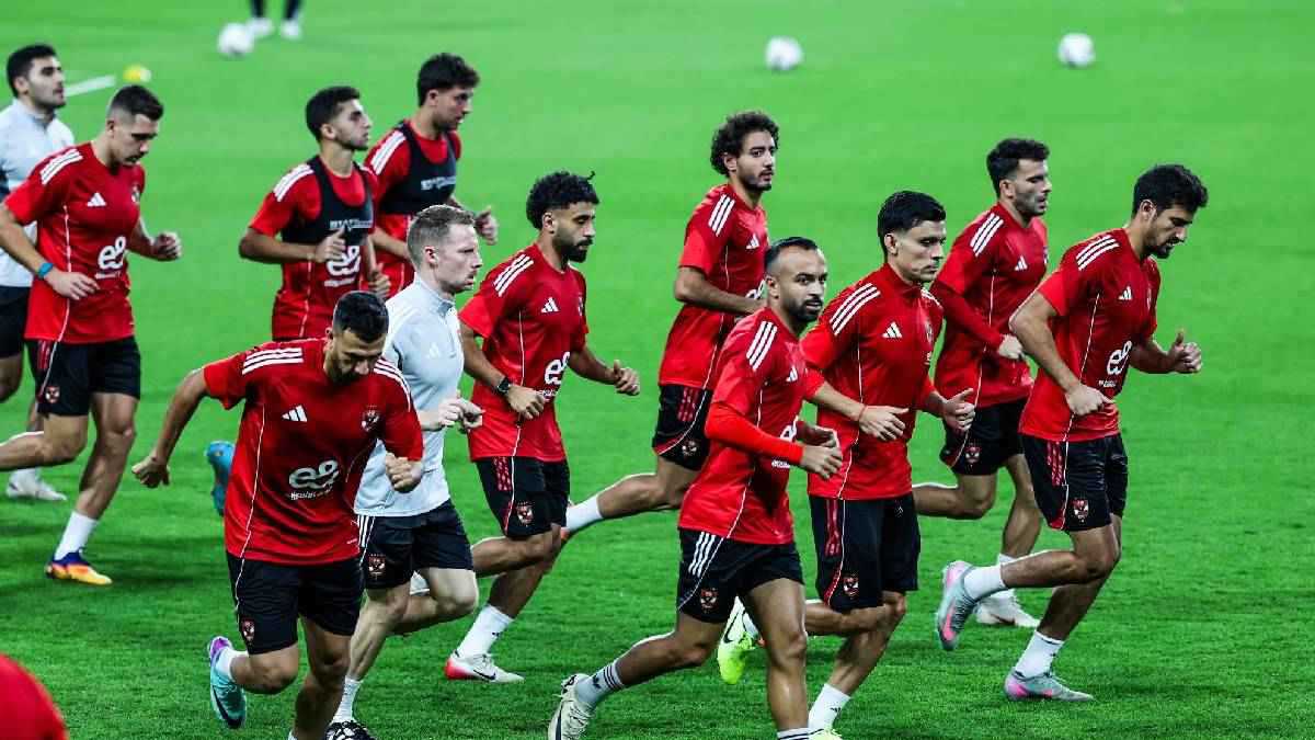 حصل على توقيعه.. الأهلي المصري يحسم أولى صفقاته المدوية