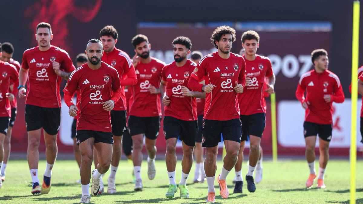 حقيقة مفاوضات برشلونة الإسباني لضم موهبة الأهلي المصري