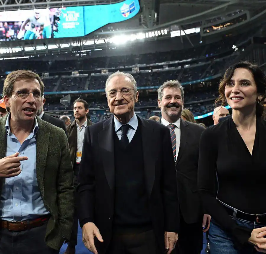 فلورنتينو بيريز رئيس نادي ريال مدريد مع إيزابيل دياز