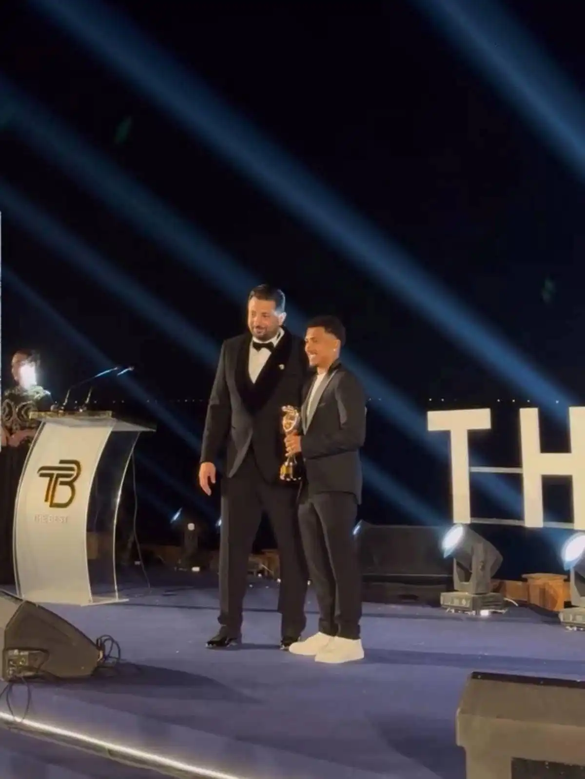 خوان بيزيرا يتسلم جائزة أفضل لاعب أجنبي في الدوري المصري