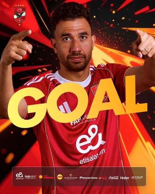 قد تكون صورة كرة قدم، وكرة قدم ونص