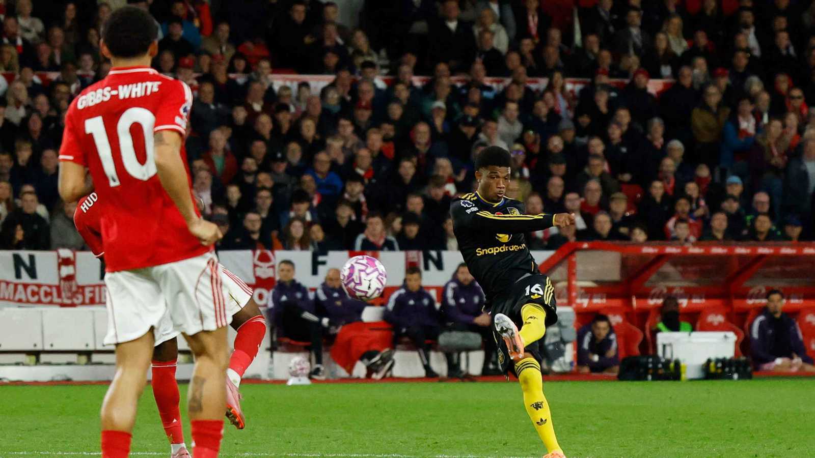 ديالو يسجل هدفًا تاريخيًا في تعادل اليونايتد أمام نوتنغهام بالبريميرليغ (فيديو)