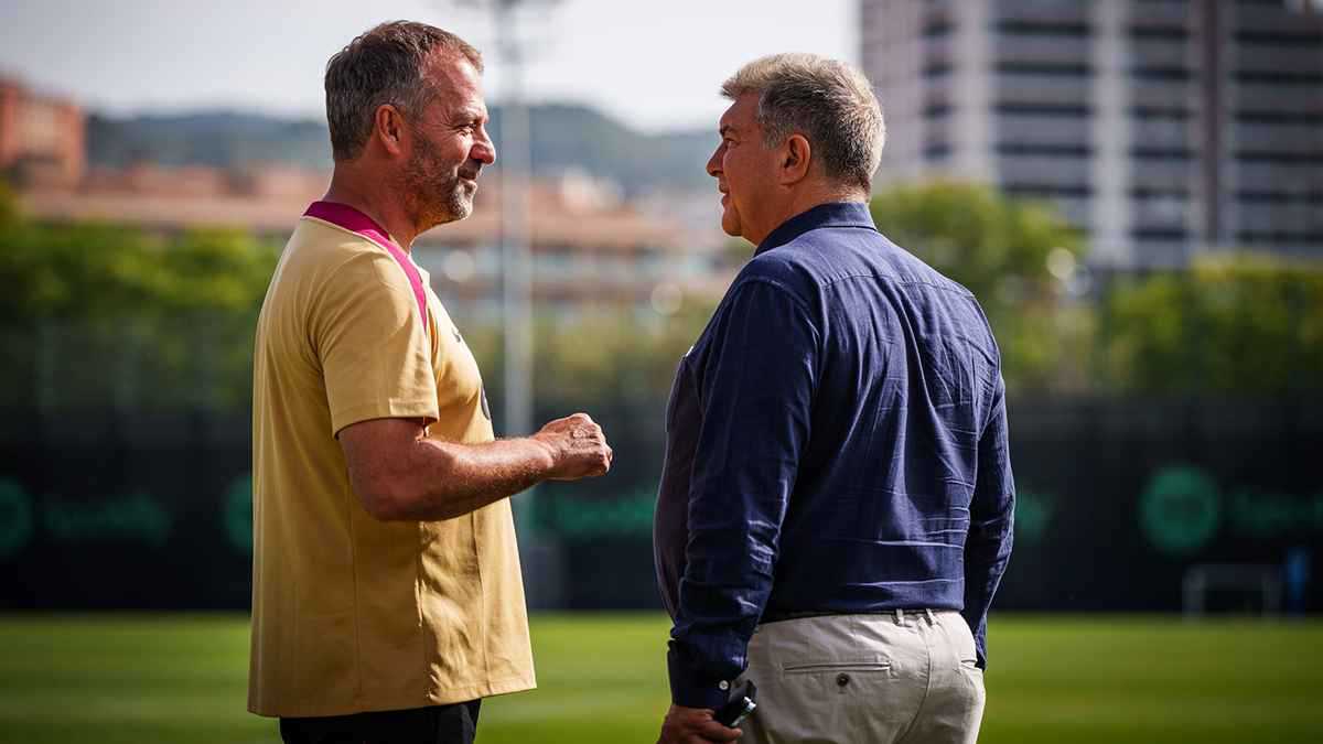 رد حاسم من هانزي فليك على أنباء رحيله عن برشلونة