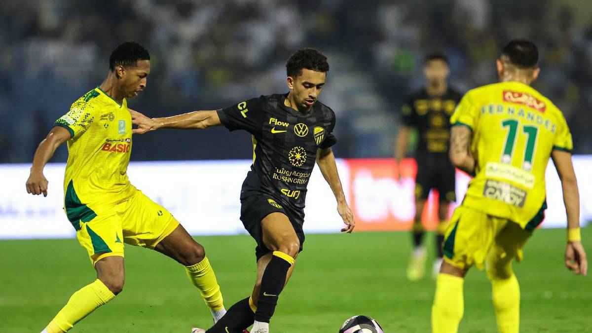 ردود فعل غاضبة تجاه حكم مباراة الاتحاد والخليج في الدوري السعودي