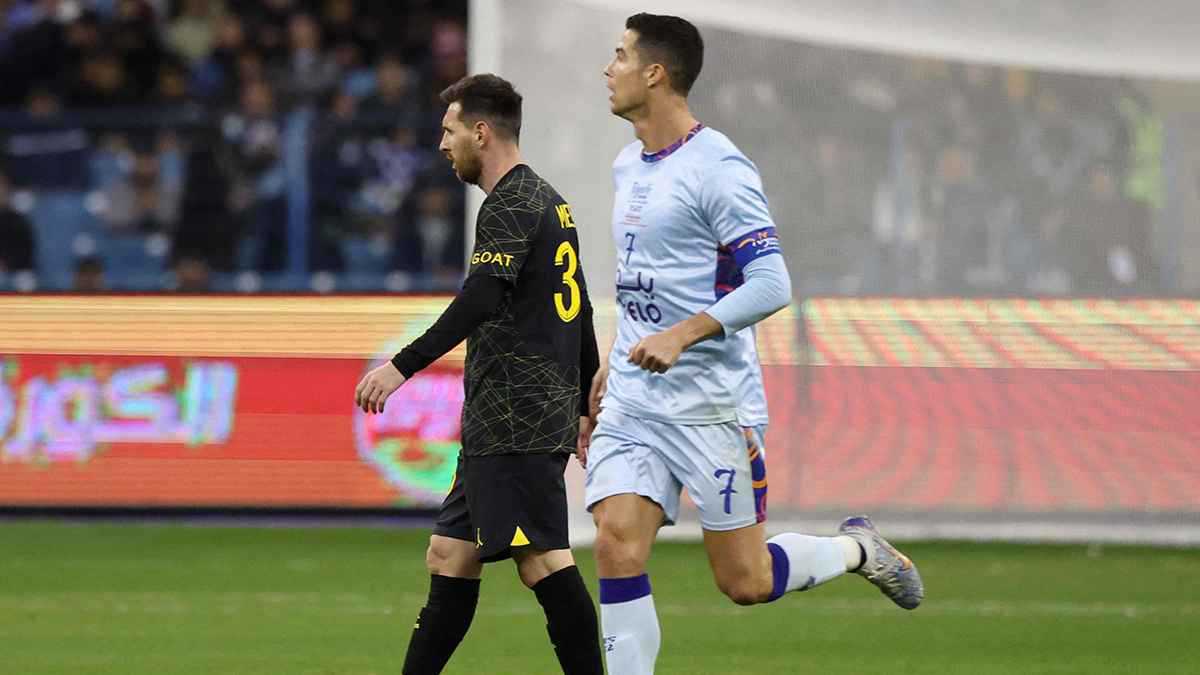 ردوده صادمة دائماً.. لماذا يرفض كريستيانو رونالدو الاعتراف بأفضلية ميسي؟